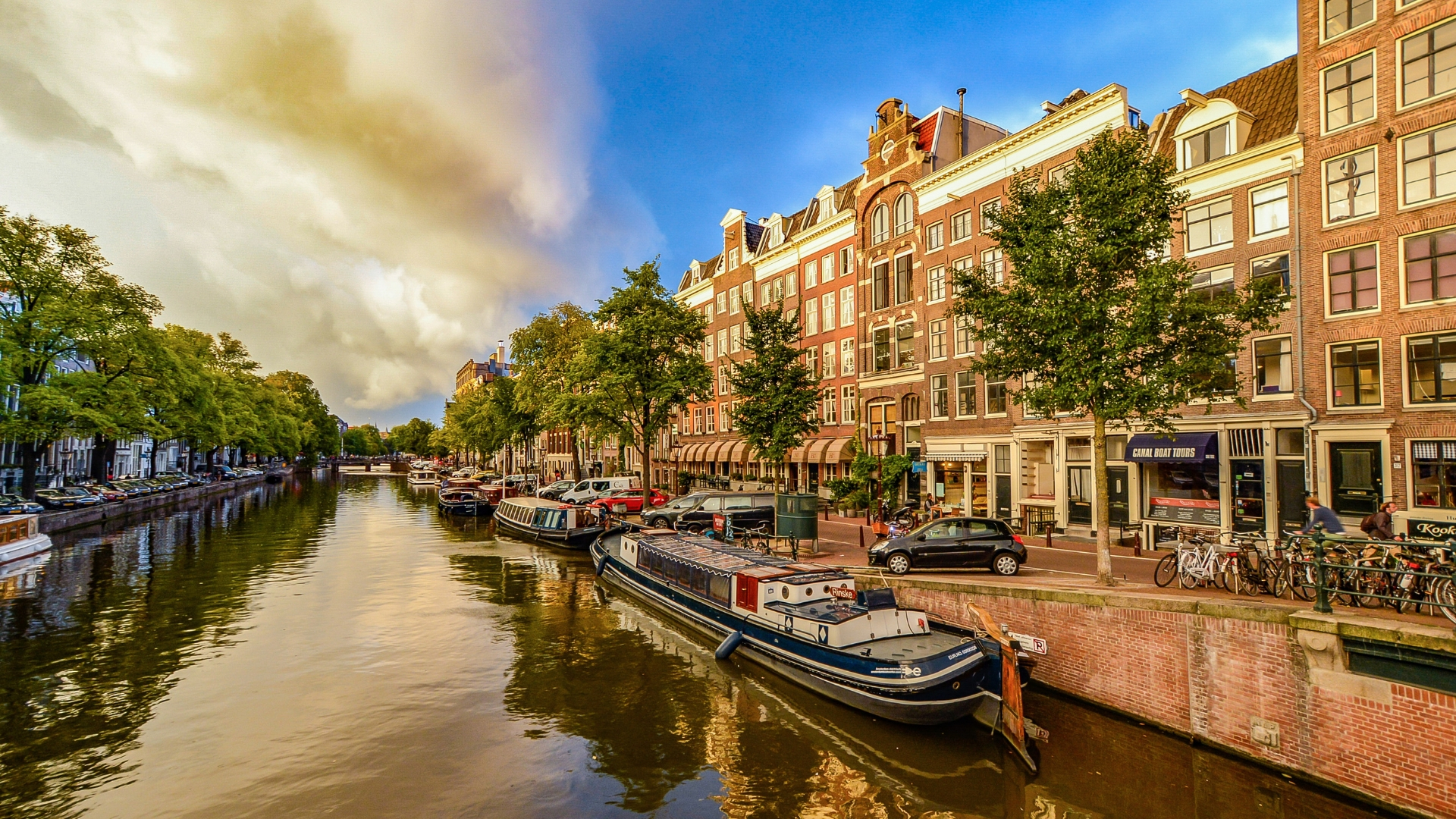 Top 10 best cheap hotels in Amsterdam - FlightAndHotelGuru.com