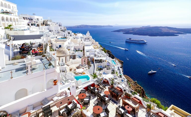best cheap hotels in Santorini