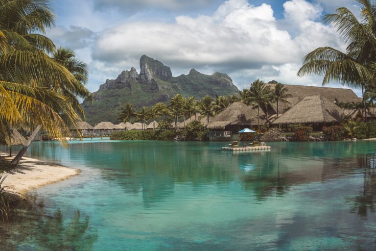 best luxury resorts in Bora Bora
