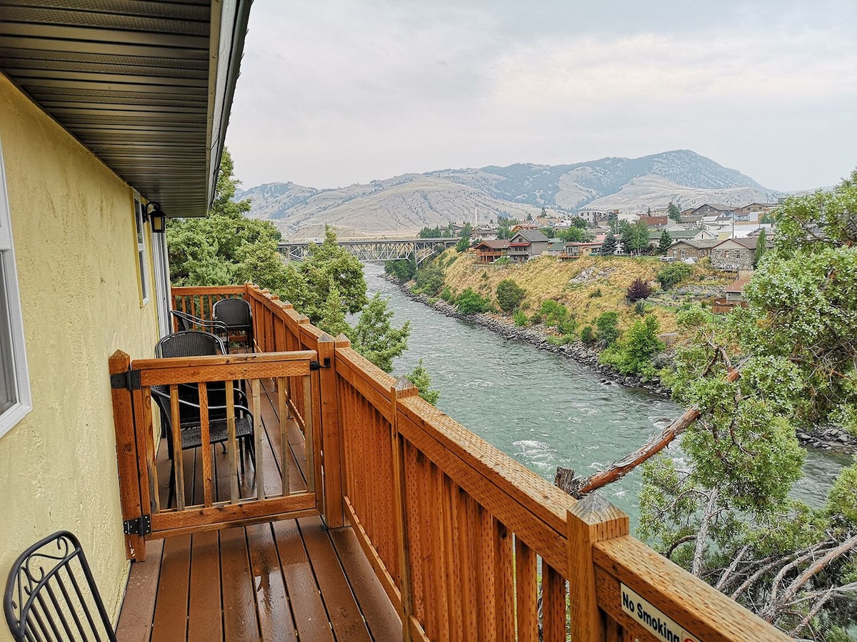 Yellowstone Riverside Cottages