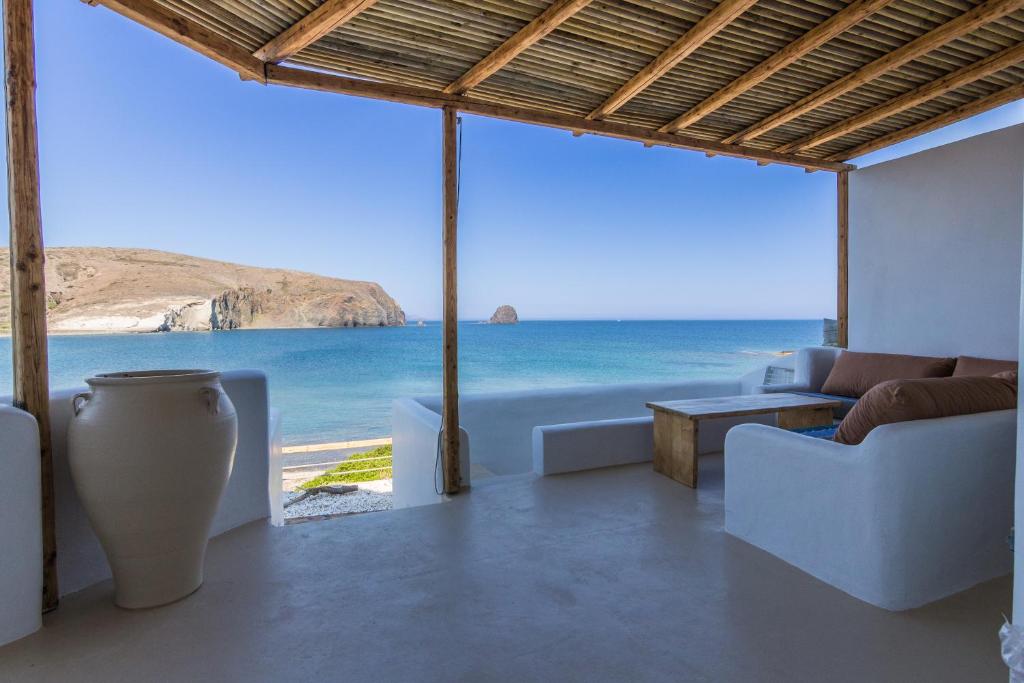 Salt Suites Milos