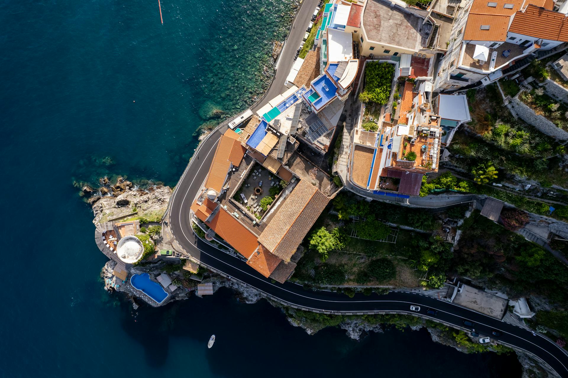 driving on the Amalfi Coast